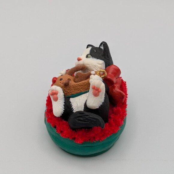 Hallmark Keepsake Mischievous Kittens 2007, 9th in the Series Christmas Ornament - Picture 6 of 12